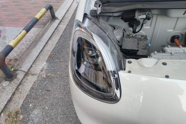 Used Wuling Hongguang MINIEV 2025 Four-Door Version Advanced Edition Right Front Headlight