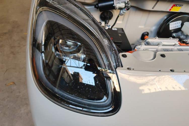 Used Wuling Hongguang MINIEV 2025 Four-Door Version Advanced Edition Right Front Headlight