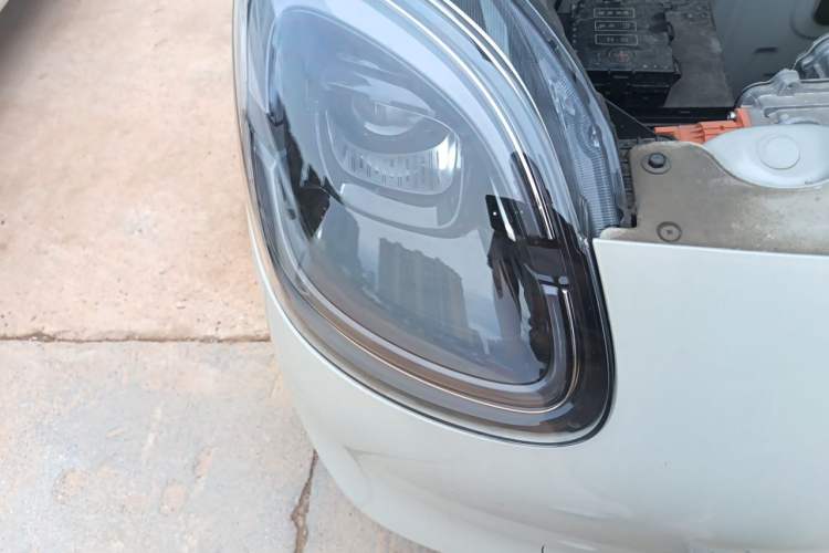 Used Wuling Hongguang MINIEV 2025 Four-Door Version Advanced Edition Right Front Headlight