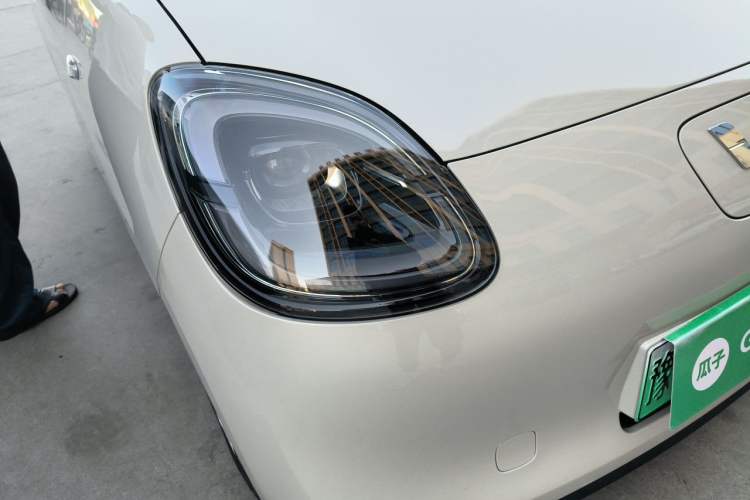 Used Wuling Hongguang MINIEV 2025 Four-Door Version Advanced Edition Right Front Headlight