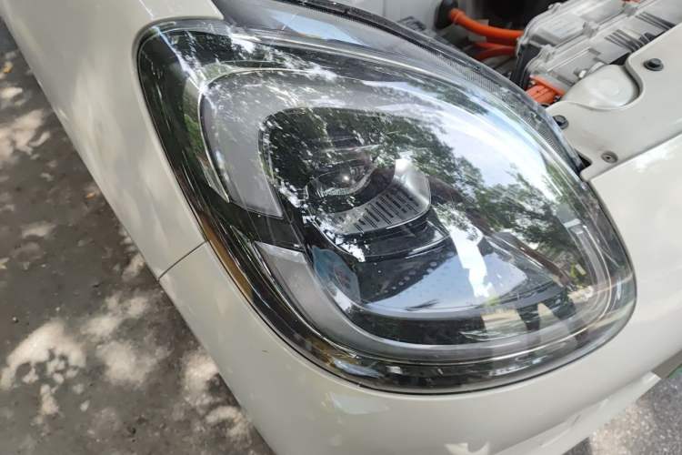 Used Wuling Hongguang MINIEV 2025 Four-Door Version Advanced Edition Right Front Headlight