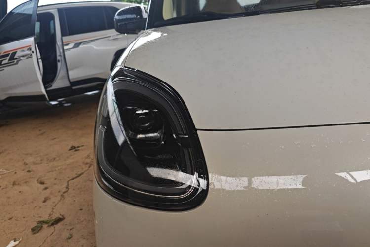 Used Wuling Hongguang MINIEV 2025 Four-Door Version Zhenxiang+ Edition Right Front Headlight