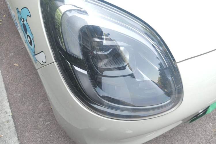 Used Wuling Hongguang MINIEV 2025 Four-Door Version Advanced Edition Right Front Headlight