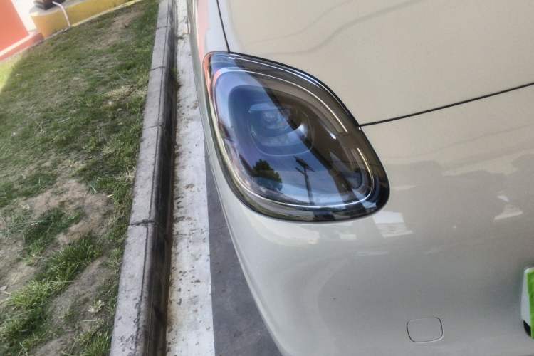Used Wuling Hongguang MINIEV 2025 Four-Door Version Advanced Edition Right Front Headlight