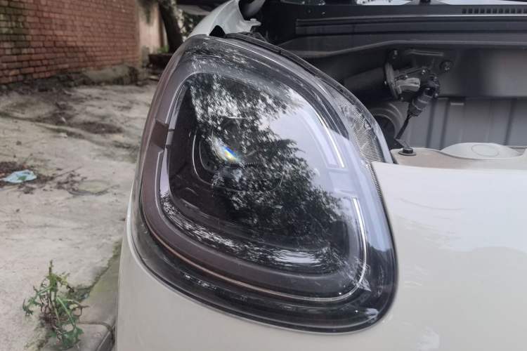 Used Wuling Hongguang MINIEV 2025 Four-Door Version Advanced Edition Right Front Headlight