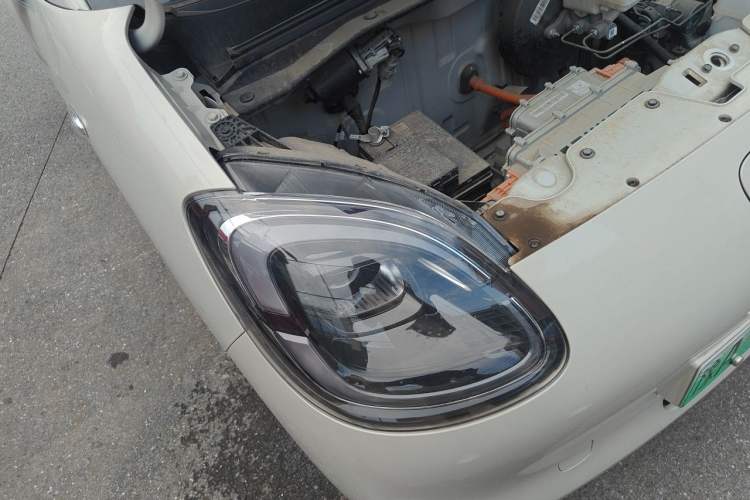 Used Wuling Hongguang MINIEV 2025 Four-Door Version Advanced Edition Right Front Headlight