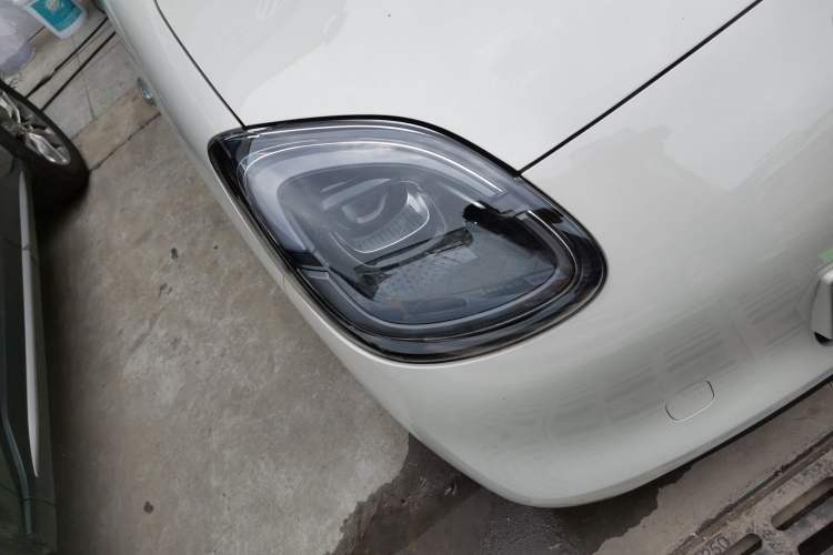 Used Wuling Hongguang MINIEV 2025 Four-Door Version Advanced Edition Right Front Headlight