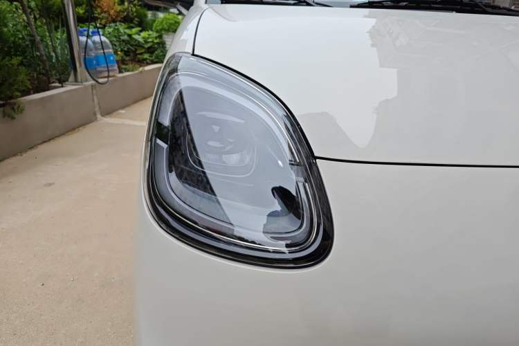 Used Wuling Hongguang MINIEV 2025 Four-Door Version Advanced Edition Right Front Headlight