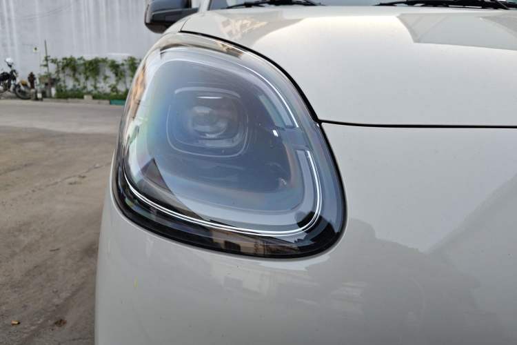 Used Wuling Hongguang MINIEV 2025 Four-Door Version Advanced Edition Right Front Headlight