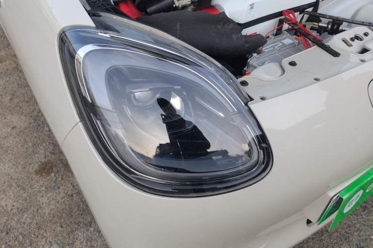 Used Wuling Hongguang MINIEV 2025 Four-Door Version Advanced Edition Right Front Headlight