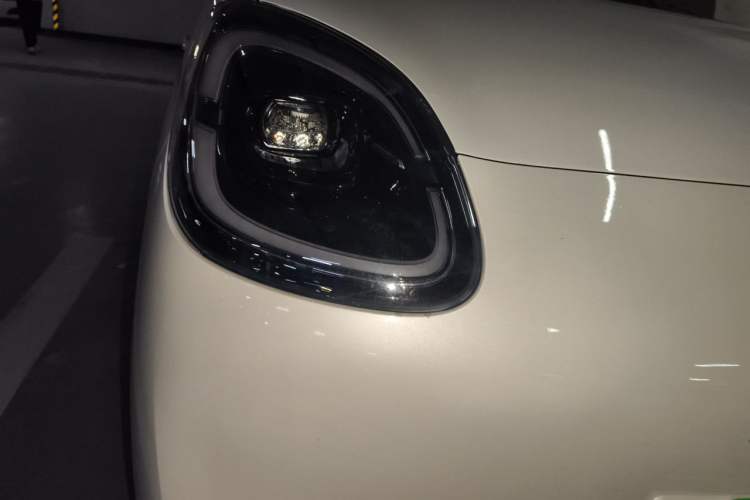 Used Wuling Hongguang MINIEV 2025 Four-Door Version Zhenxiang+ Edition Right Front Headlight