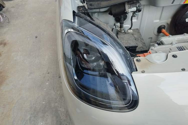 Used Wuling Hongguang MINIEV 2025 Four-Door Version Advanced Edition Right Front Headlight