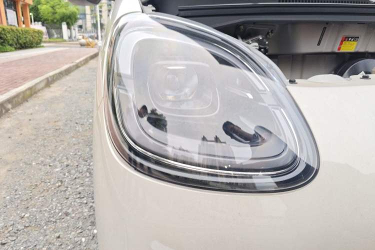 Used Wuling Hongguang MINIEV 2025 Four-Door Version Advanced Edition Right Front Headlight