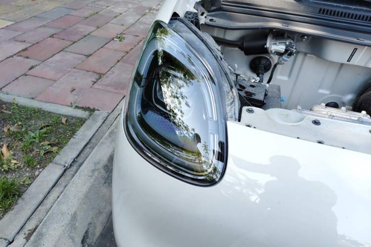 Used Wuling Hongguang MINIEV 2025 Four-Door Version Advanced Edition Right Front Headlight