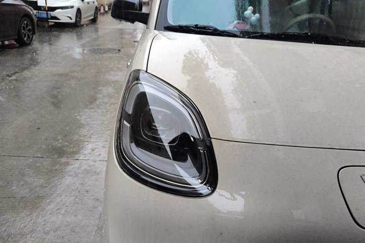 Used Wuling Hongguang MINIEV 2025 Four-Door Version Advanced Edition Right Front Headlight