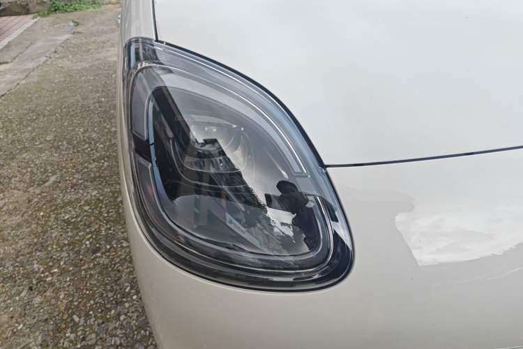Used Wuling Hongguang MINIEV 2025 Four-Door Version Advanced Edition Right Front Headlight