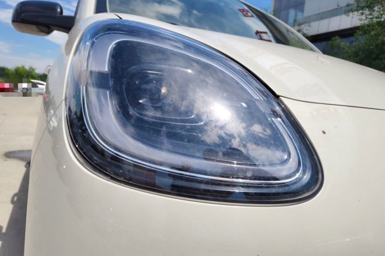 Used Wuling Hongguang MINIEV 2025 Four-Door Version Advanced Edition Right Front Headlight