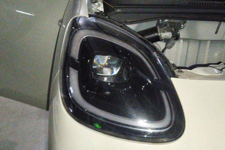 Used Wuling Hongguang MINIEV 2025 Four-Door Version Advanced Edition Right Front Headlight