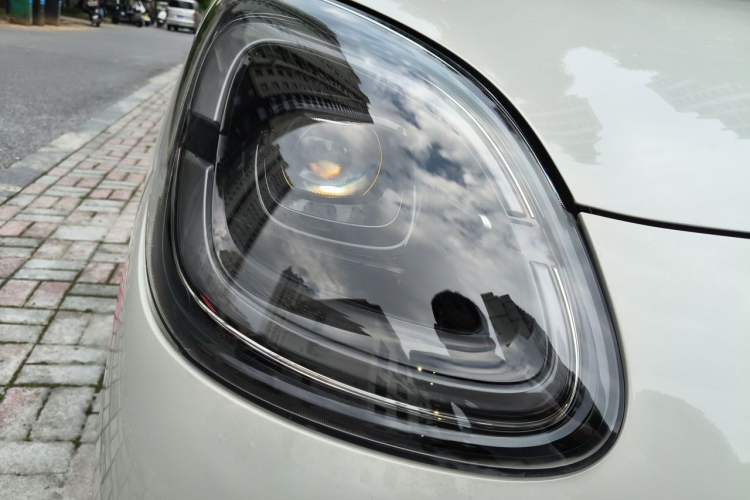 Used Wuling Hongguang MINIEV 2025 Four-Door Version Premium Edition Right Front Headlight