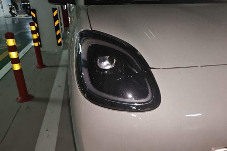Used Wuling Hongguang MINIEV 2025 Four-Door Version Advanced Edition Right Front Headlight