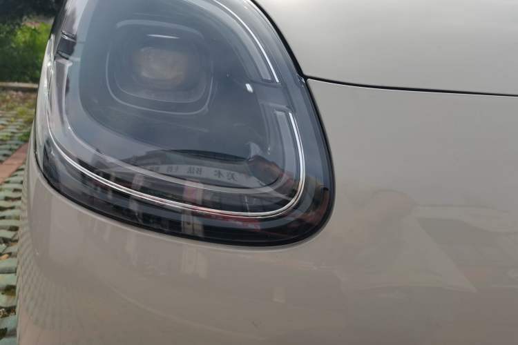 Used Wuling Hongguang MINIEV 2025 Four-Door Version Advanced Edition Right Front Headlight