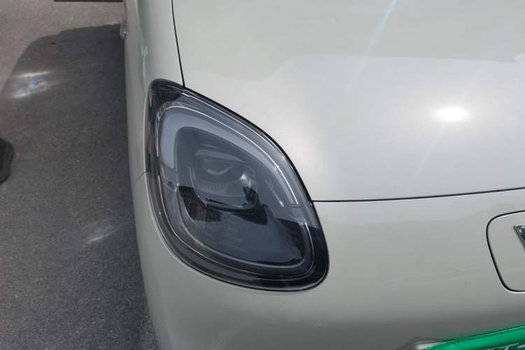 Used Wuling Hongguang MINIEV 2025 Four-Door Version Advanced Edition Right Front Headlight