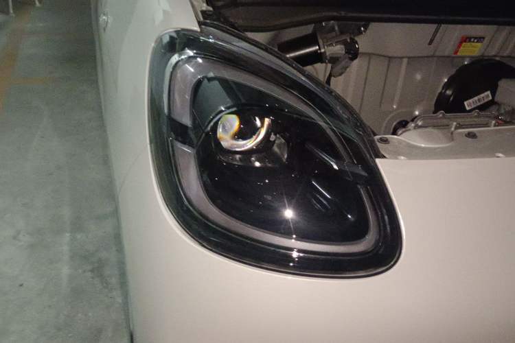 Used Wuling Hongguang MINIEV 2025 Four-Door Version Premium Edition Right Front Headlight