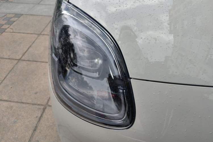 Used Wuling Hongguang MINIEV 2025 Four-Door Version Advanced Edition Right Front Headlight