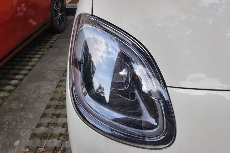 Used Wuling Hongguang MINIEV 2025 Four-Door Version Advanced Edition Right Front Headlight