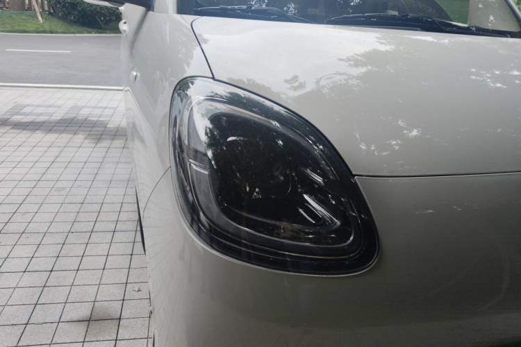Used Wuling Hongguang MINIEV 2025 Four-Door Version Advanced Edition Right Front Headlight