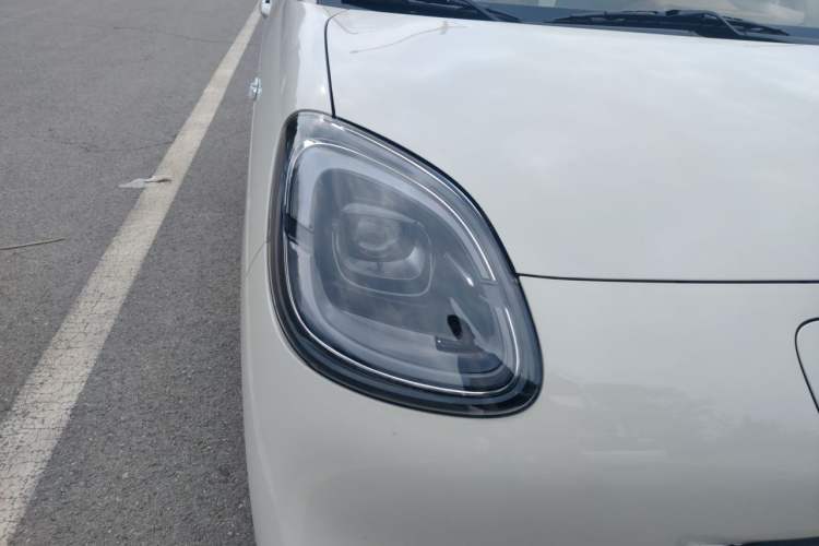 Used Wuling Hongguang MINIEV 2025 Four-Door Version Advanced Edition Right Front Headlight