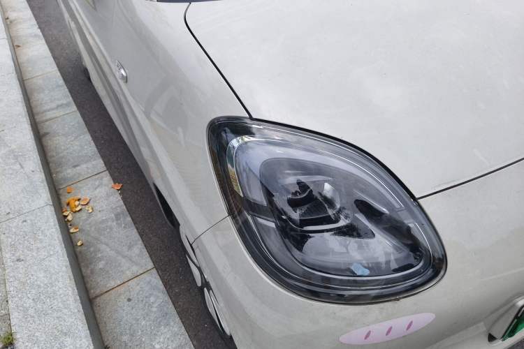 Used Wuling Hongguang MINIEV 2025 Four-Door Version Advanced Edition Right Front Headlight