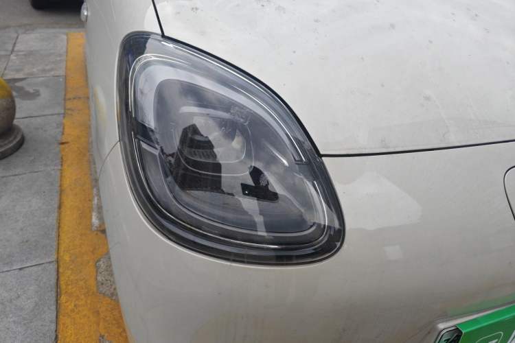Used Wuling Hongguang MINIEV 2025 Four-Door Version Advanced Edition Right Front Headlight