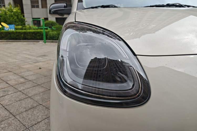Used Wuling Hongguang MINIEV 2025 Four-Door Version Advanced Edition Right Front Headlight