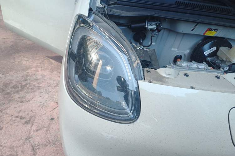 Used Wuling Hongguang MINIEV 2025 Four-Door Version Advanced Edition Right Front Headlight