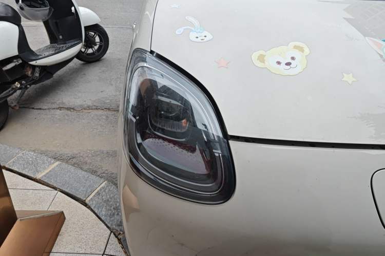 Used Wuling Hongguang MINIEV 2025 Four-Door Version Advanced Edition Right Front Headlight