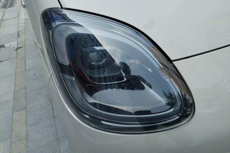 Used Wuling Hongguang MINIEV 2025 Four-Door Version Advanced Edition Right Front Headlight