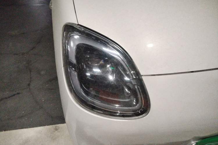 Used Wuling Hongguang MINIEV 2025 Four-Door Version Advanced Edition Right Front Headlight