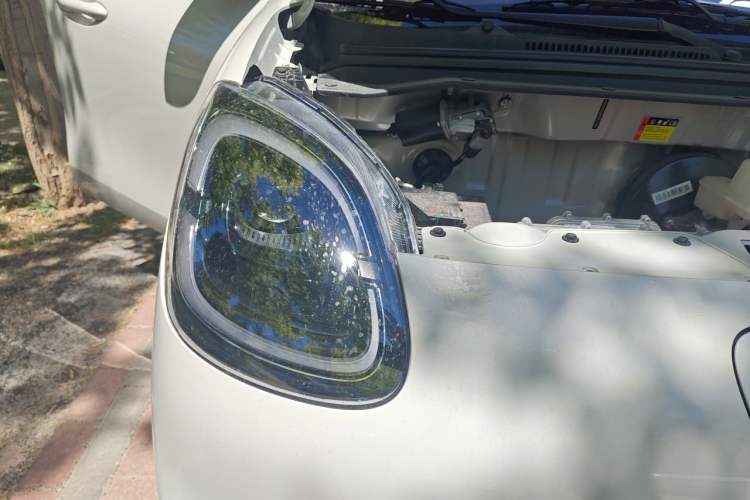 Used Wuling Hongguang MINIEV 2025 Four-Door Version Advanced Edition Right Front Headlight