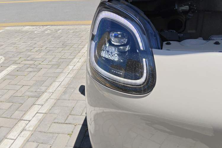 Used Wuling Hongguang MINIEV 2025 Four-Door Version Zhenxiang+ Edition Right Front Headlight