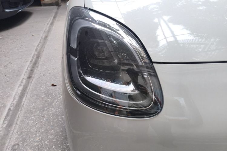 Used Wuling Hongguang MINIEV 2025 Four-Door Version Advanced Edition Right Front Headlight