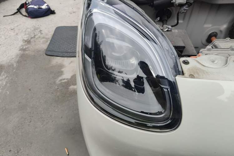 Used Wuling Hongguang MINIEV 2025 Four-Door Version Advanced Edition Right Front Headlight