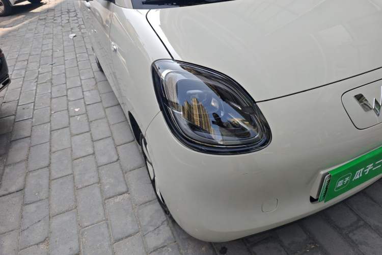 Used Wuling Hongguang MINIEV 2025 Four-Door Version Advanced Edition Right Front Headlight