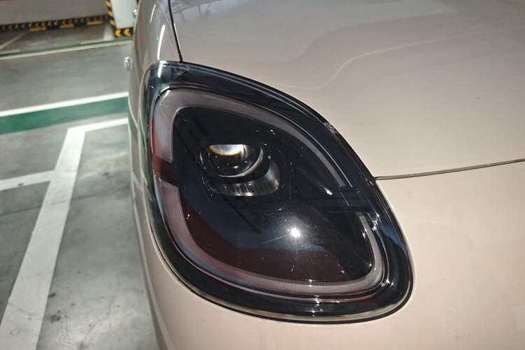 Used Wuling Hongguang MINIEV 2025 Four-Door Version Advanced Edition Right Front Headlight