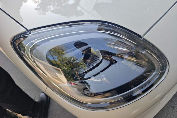 Used Wuling Hongguang MINIEV 2025 Four-Door Version Advanced Edition Right Front Headlight