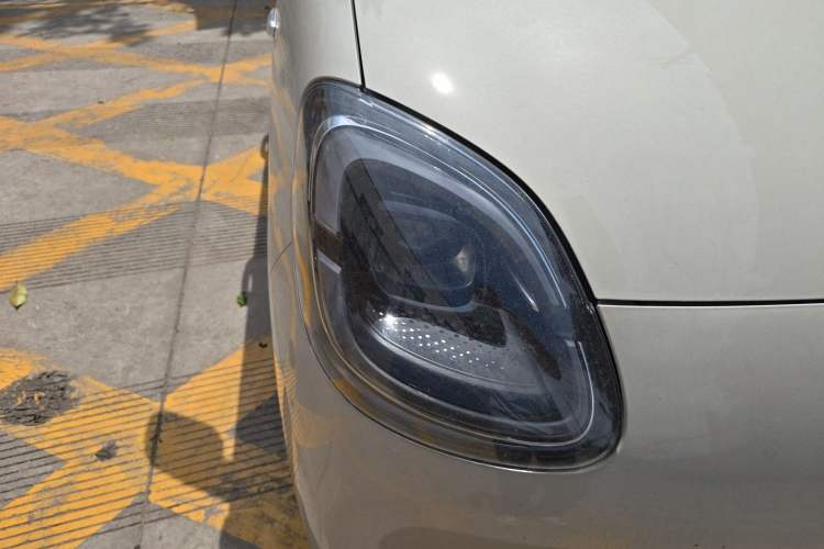 Used Wuling Hongguang MINIEV 2025 Four-Door Version Advanced Edition Right Front Headlight