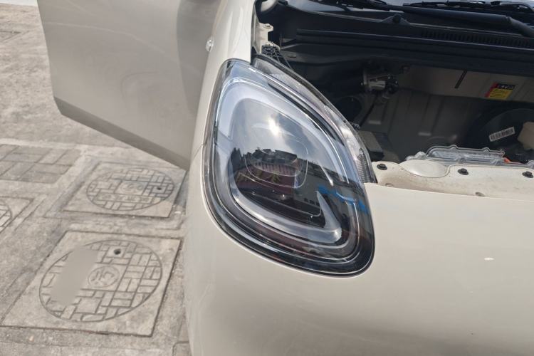 Used Wuling Hongguang MINIEV 2025 Four-Door Version Advanced Edition Right Front Headlight