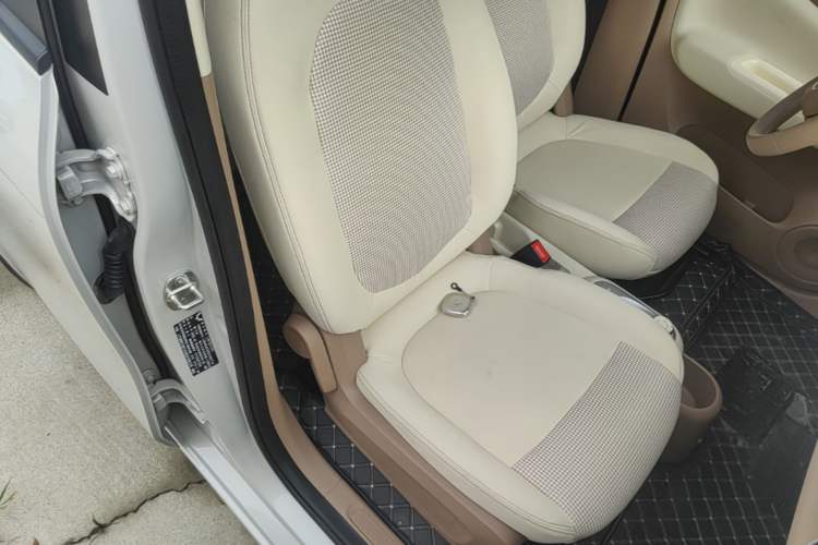 Used Wuling Hongguang MINIEV 2025 Four-Door Version Zhenxiang+ Edition Right Front Seat