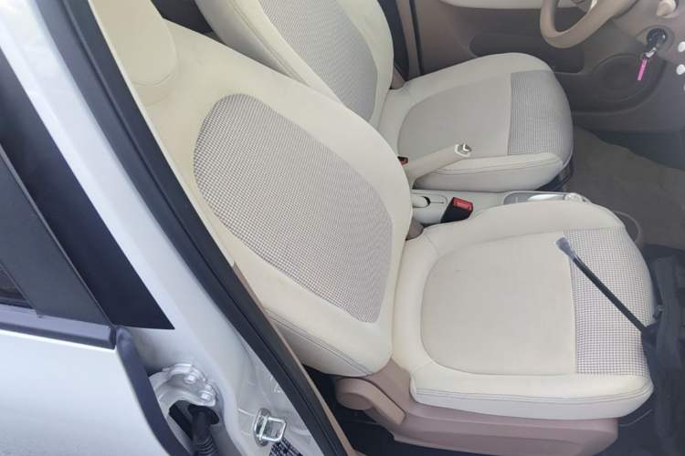 Used Wuling Hongguang MINIEV 2025 Four-Door Version Advanced Edition Right Front Seat