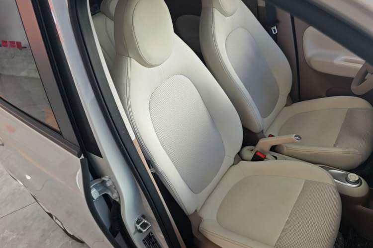 Used Wuling Hongguang MINIEV 2025 Four-Door Version Advanced Edition Right Front Seat